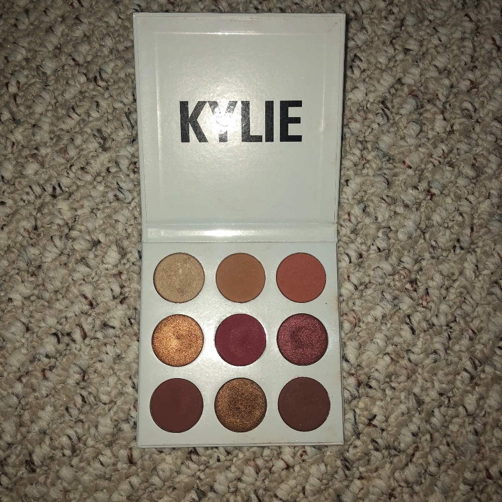 Kylie Burgundy Palette
